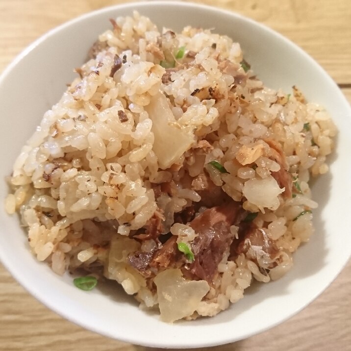 鯖味噌缶の炊き込みご飯